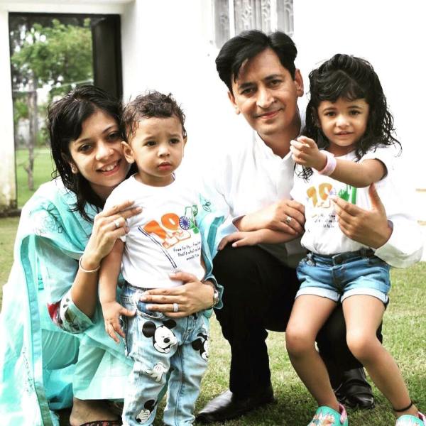 Deepak Rawat with his Wife and Childrens